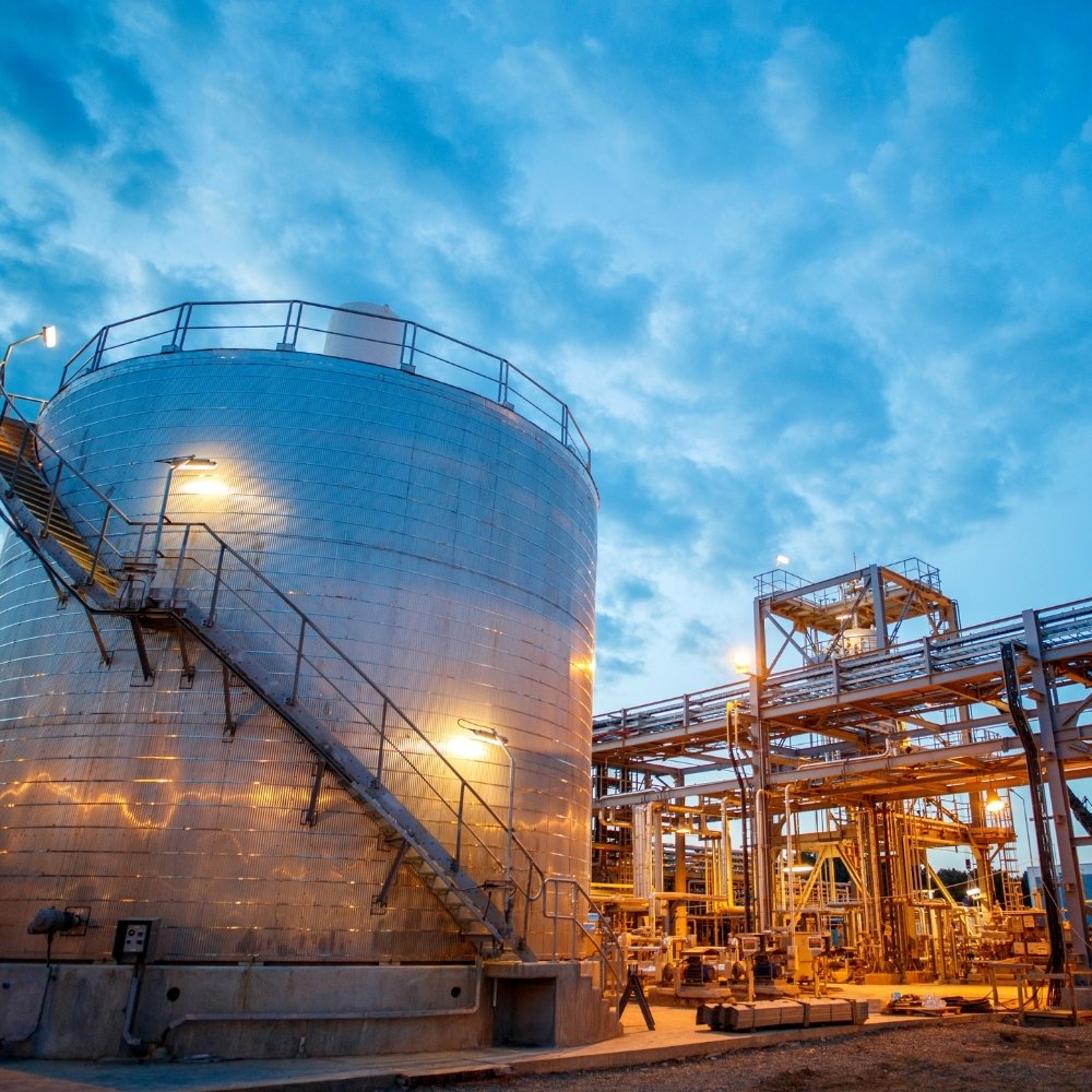 Técnicas y principios energéticos y de fluidos en procesos industriales de celulosa